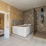 Victoria Luxury 4*