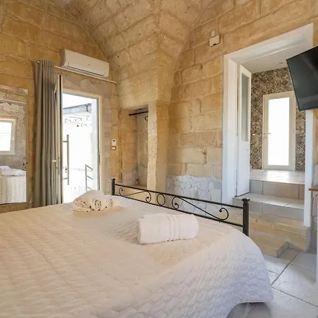 Victoria Luxury Bed & Breakfast 4*